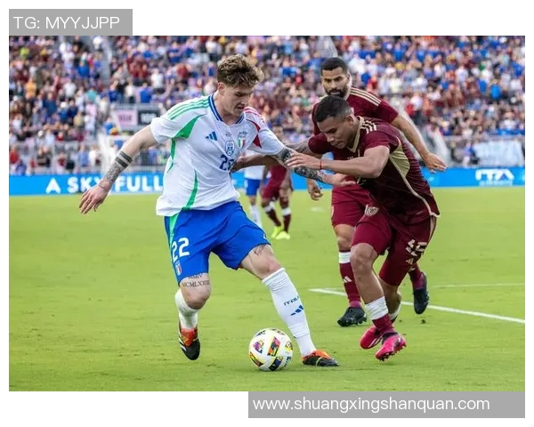 背着MCM包的足球明星们展现时尚与运动的完美结合