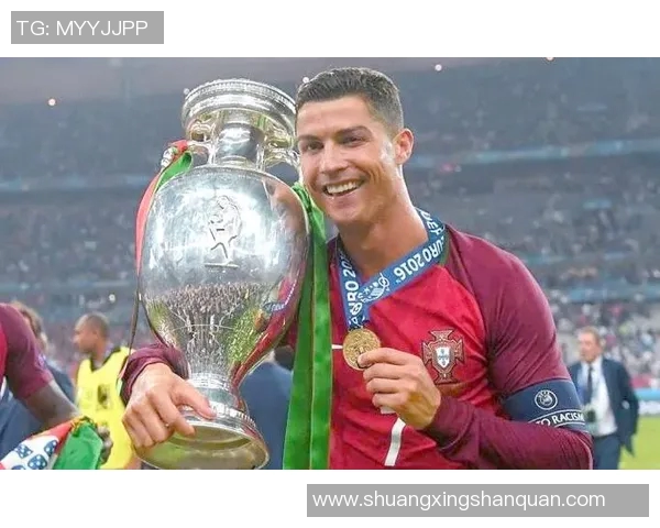 水杯足球明星背后的故事与他们的传奇人生揭秘